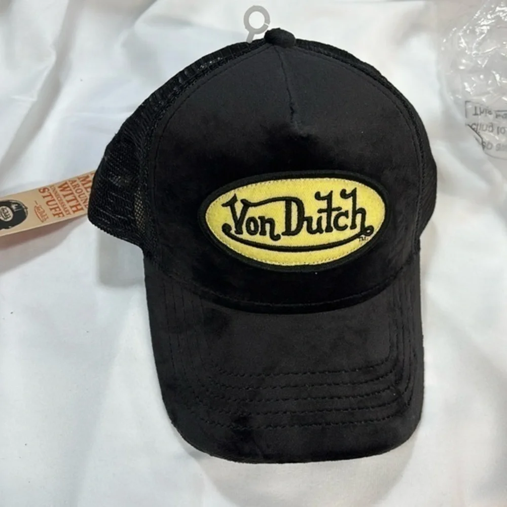 Von Dutch authentic black velvet adjustable mesh hat Kids Velvet Trucker Hat - Black & Yellow | Von Dutch main image 4
